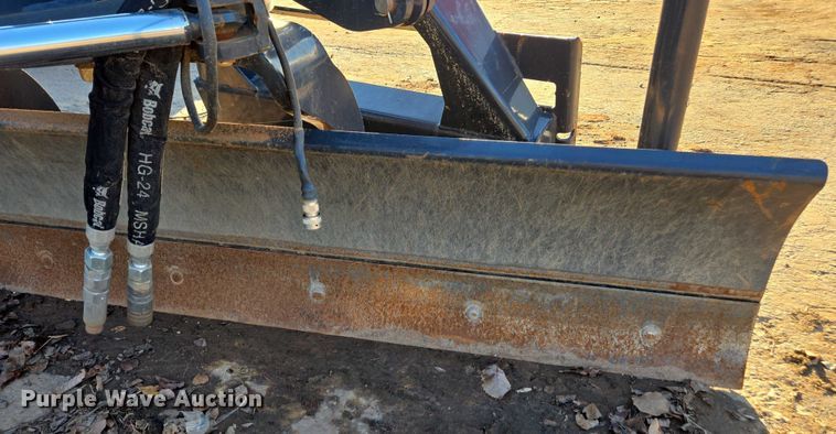 image for item EV4520 2023 Bobcat MI Grader 84 skid steer grader
