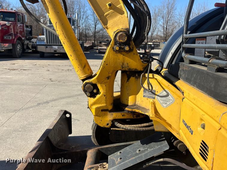 image for item FG1604 2004 Komatsu PC50MR-2 mini excavator