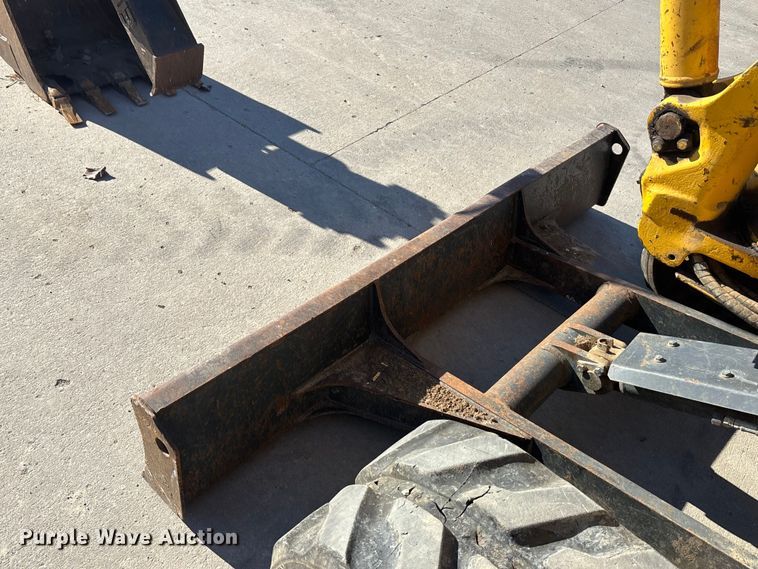 image for item FG1604 2004 Komatsu PC50MR-2 mini excavator