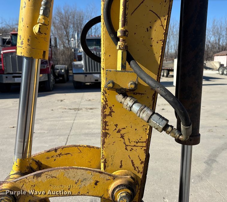 image for item FG1604 2004 Komatsu PC50MR-2 mini excavator