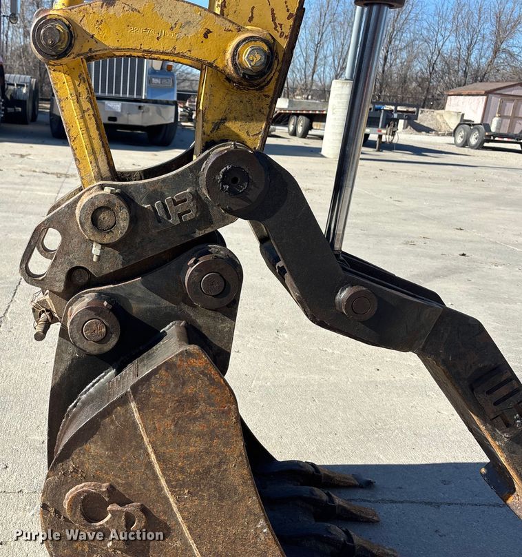 image for item FG1604 2004 Komatsu PC50MR-2 mini excavator