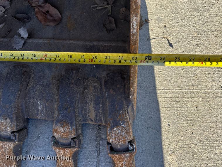 image for item FG1604 2004 Komatsu PC50MR-2 mini excavator