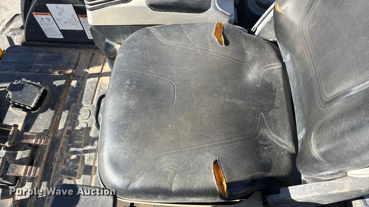 image for item FG1604 2004 Komatsu PC50MR-2 mini excavator