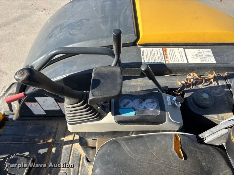 image for item FG1604 2004 Komatsu PC50MR-2 mini excavator