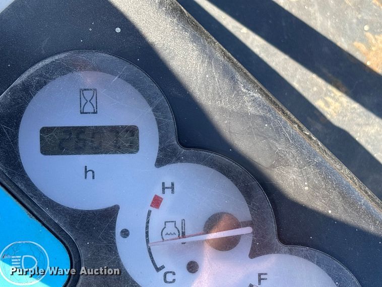 image for item FG1604 2004 Komatsu PC50MR-2 mini excavator