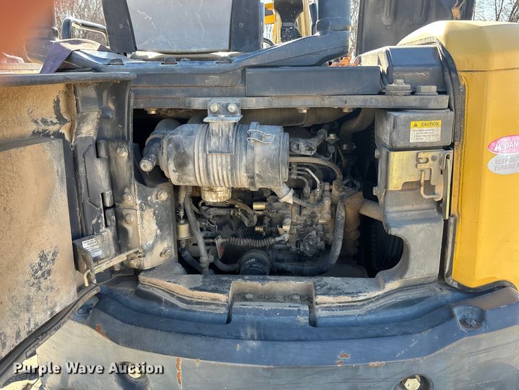 image for item FG1604 2004 Komatsu PC50MR-2 mini excavator