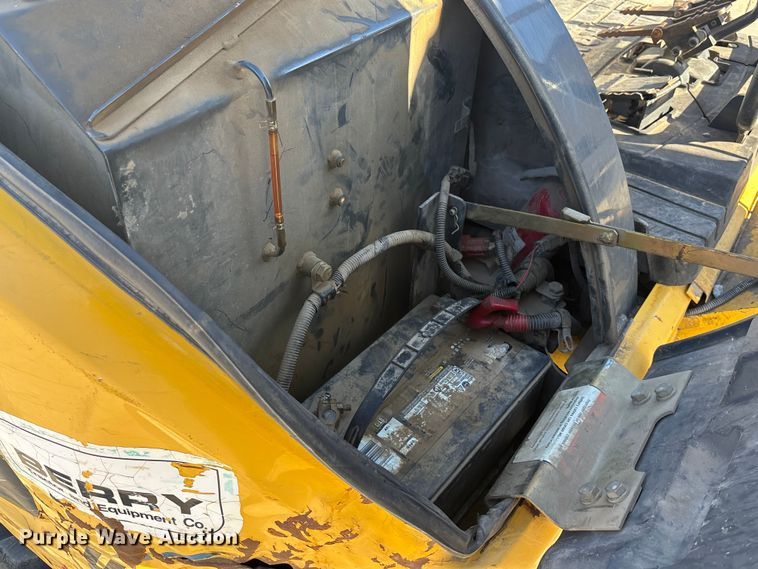 image for item FG1604 2004 Komatsu PC50MR-2 mini excavator