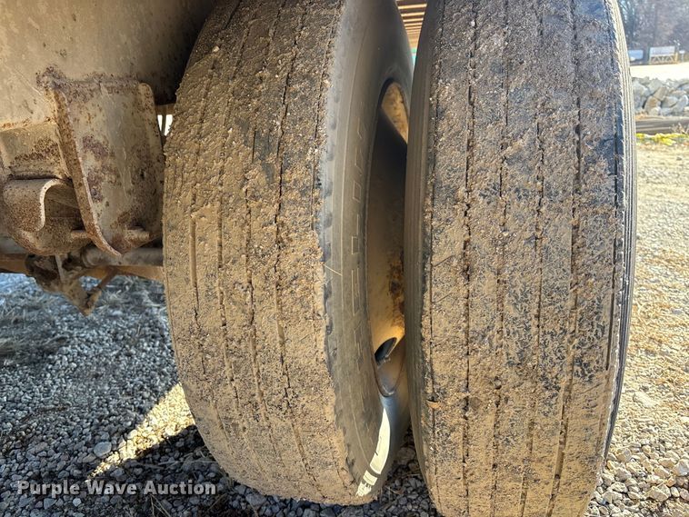 image for item FG1605 1995 Monon dry van trailer