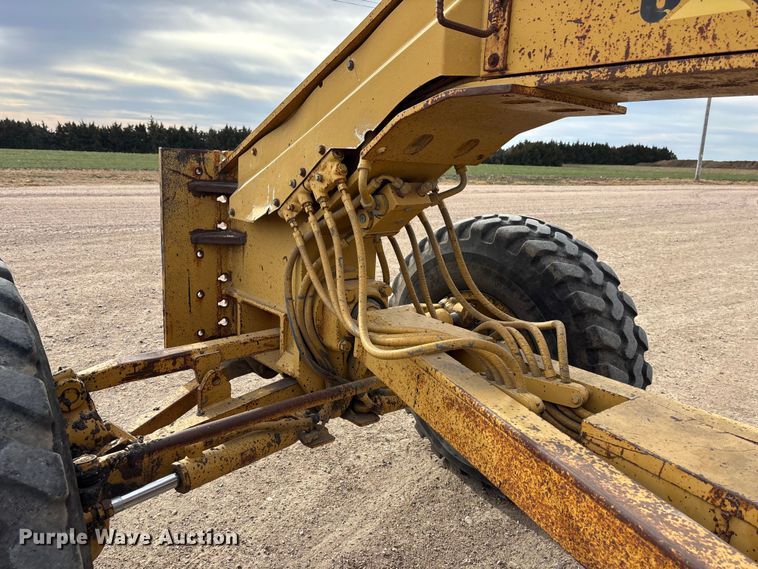image for item FG1644 1992 Caterpillar 140G motor grader