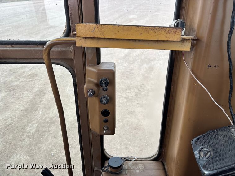 image for item FG1644 1992 Caterpillar 140G motor grader