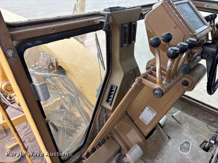 image for item FG1644 1992 Caterpillar 140G motor grader