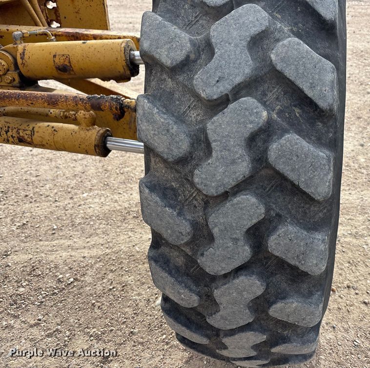 image for item FG1644 1992 Caterpillar 140G motor grader