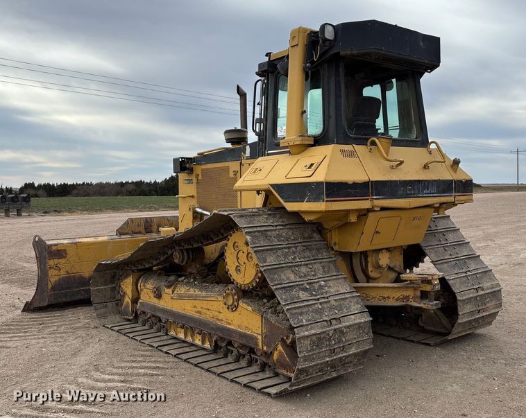 image for item FG1645 1997 Caterpillar D6M dozer