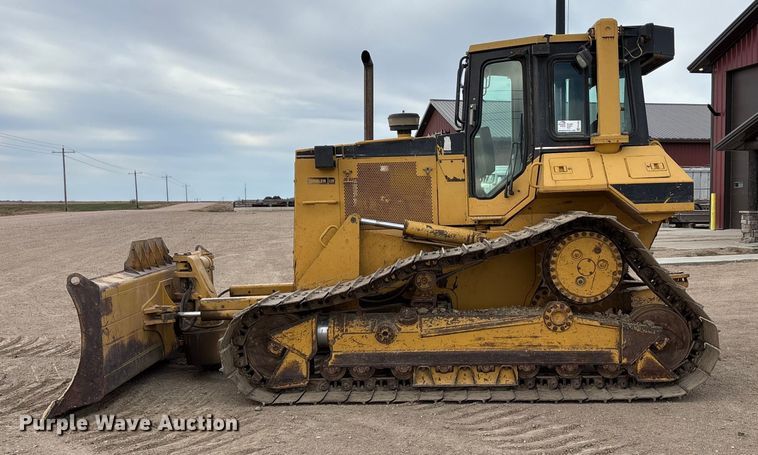 image for item FG1645 1997 Caterpillar D6M dozer