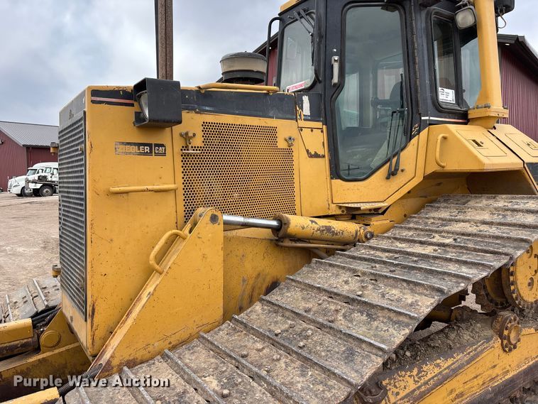 image for item FG1645 1997 Caterpillar D6M dozer