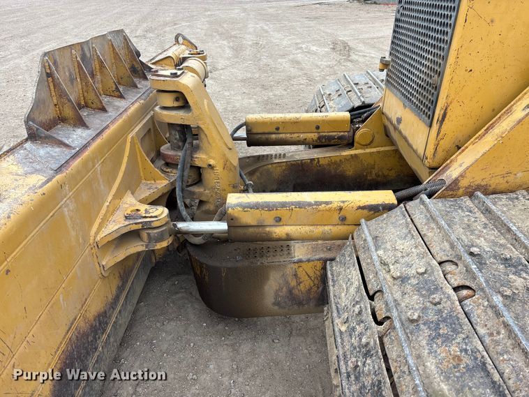 image for item FG1645 1997 Caterpillar D6M dozer
