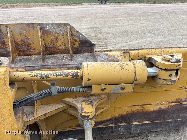 image for item FG1645 1997 Caterpillar D6M dozer