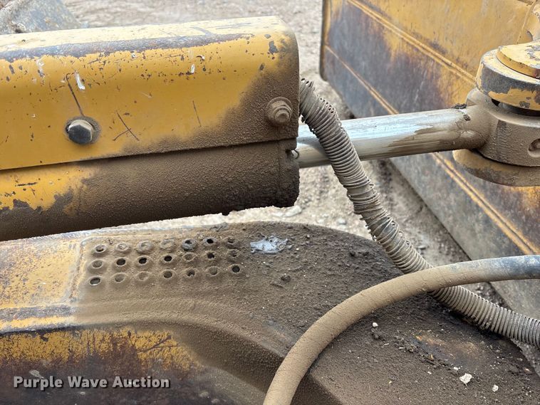 image for item FG1645 1997 Caterpillar D6M dozer