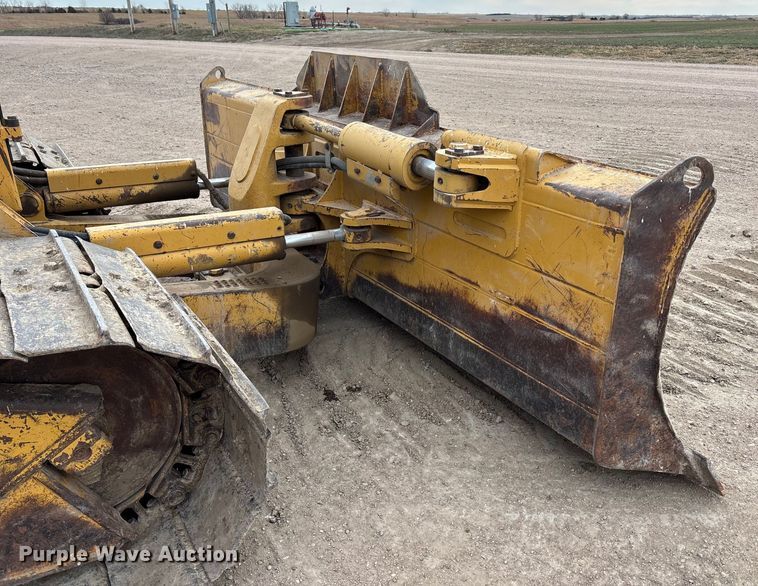 image for item FG1645 1997 Caterpillar D6M dozer