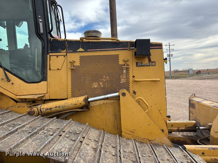 image for item FG1645 1997 Caterpillar D6M dozer