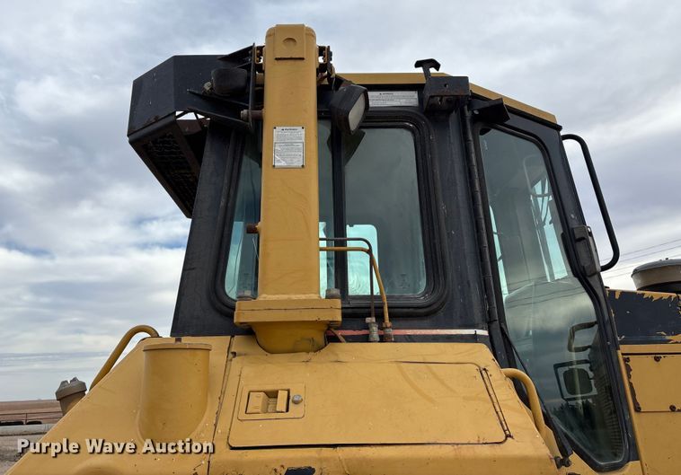 image for item FG1645 1997 Caterpillar D6M dozer