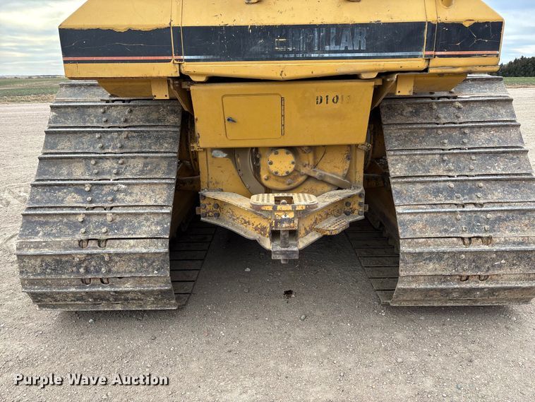 image for item FG1645 1997 Caterpillar D6M dozer