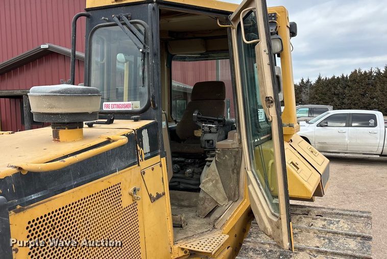image for item FG1645 1997 Caterpillar D6M dozer