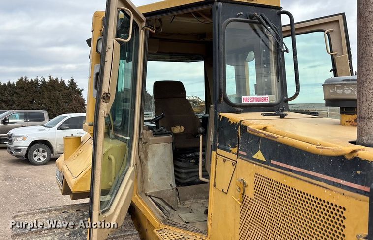 image for item FG1645 1997 Caterpillar D6M dozer