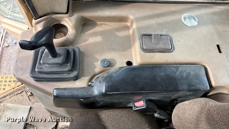 image for item FG1645 1997 Caterpillar D6M dozer