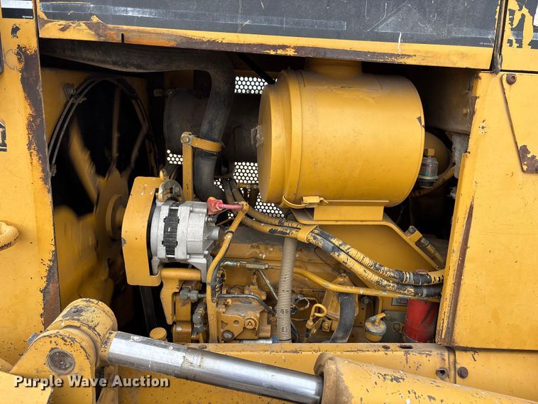 image for item FG1645 1997 Caterpillar D6M dozer