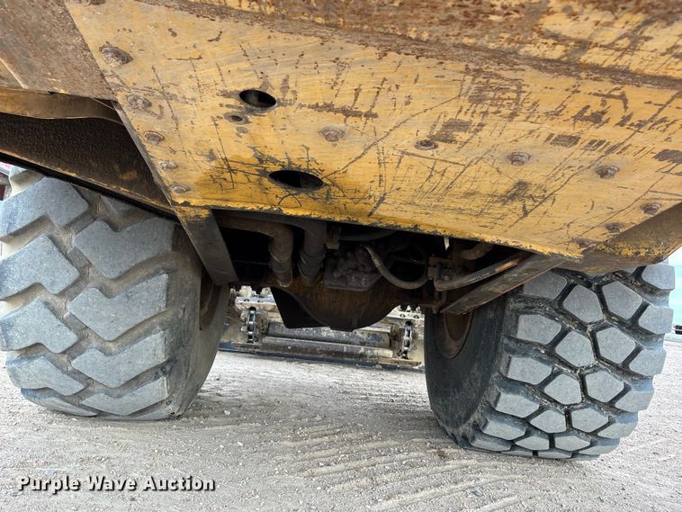 image for item FG1646 1988 Caterpillar 615C elevating scraper