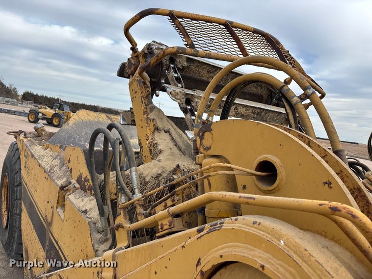 image for item FG1646 1988 Caterpillar 615C elevating scraper