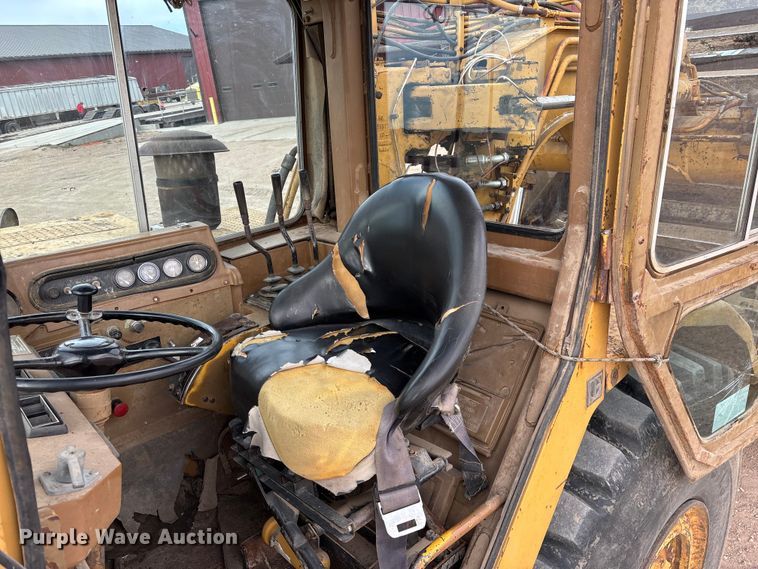 image for item FG1646 1988 Caterpillar 615C elevating scraper