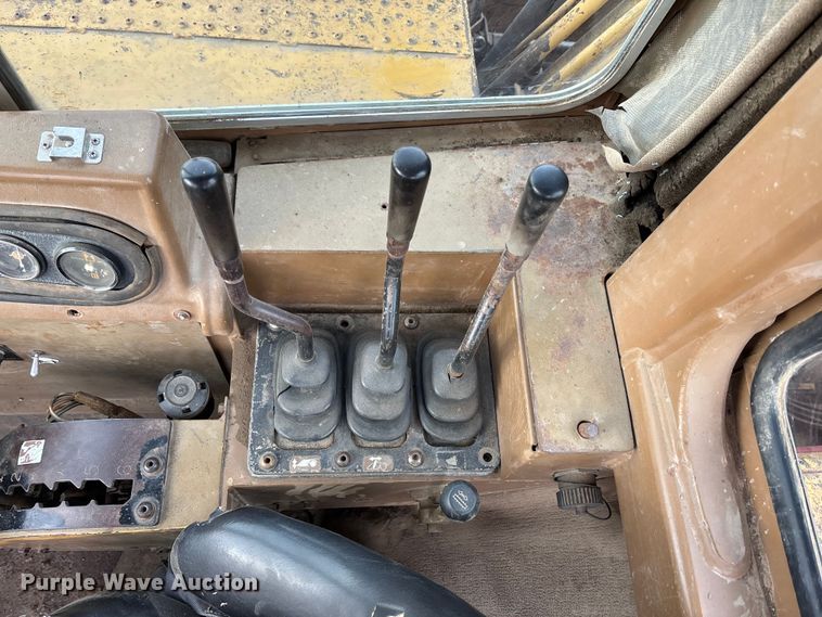 image for item FG1646 1988 Caterpillar 615C elevating scraper