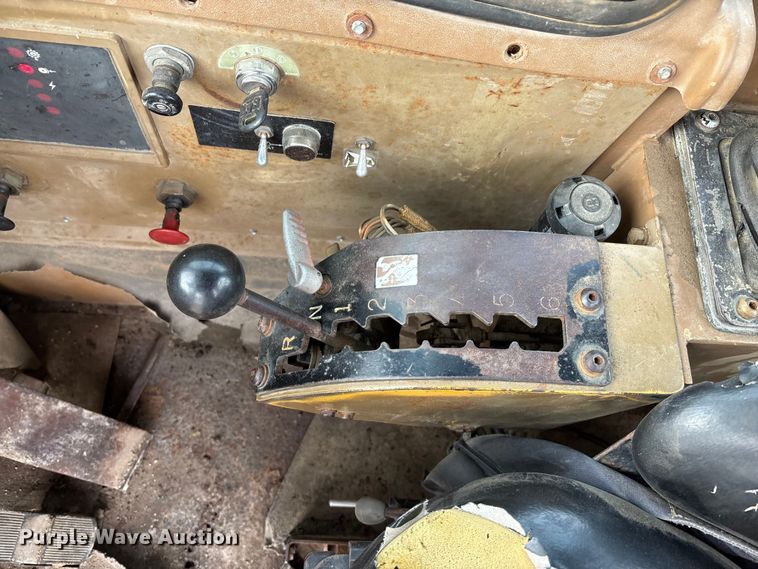 image for item FG1646 1988 Caterpillar 615C elevating scraper