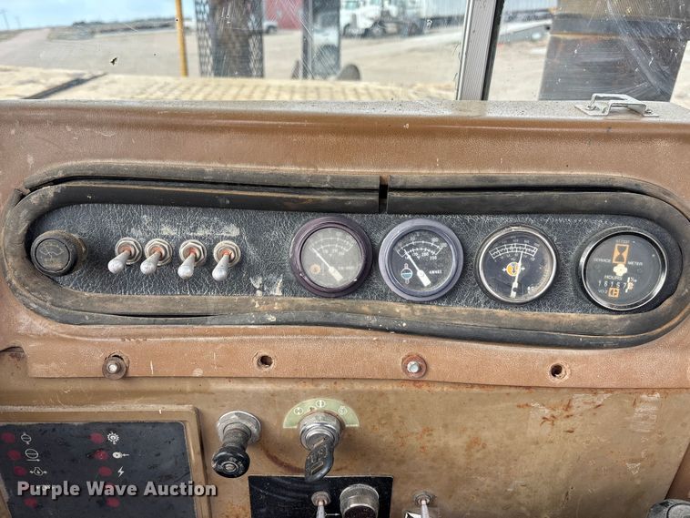 image for item FG1646 1988 Caterpillar 615C elevating scraper