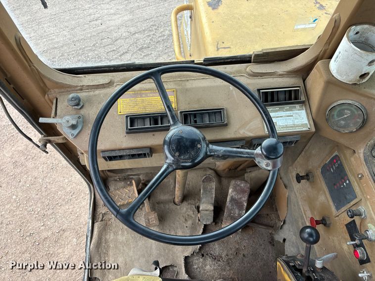 image for item FG1646 1988 Caterpillar 615C elevating scraper