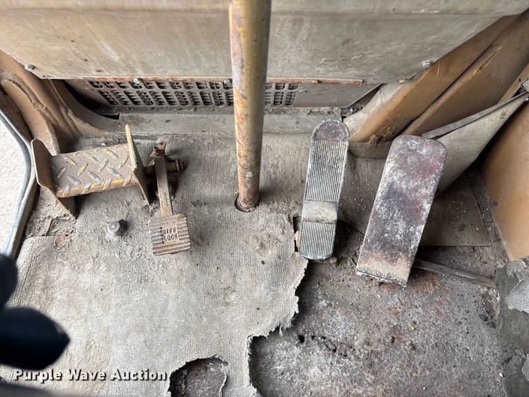 image for item FG1646 1988 Caterpillar 615C elevating scraper