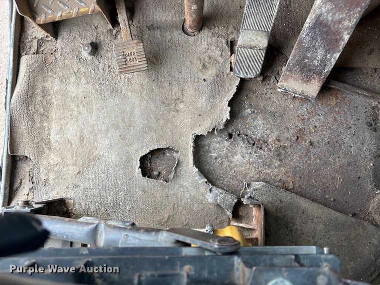 image for item FG1646 1988 Caterpillar 615C elevating scraper