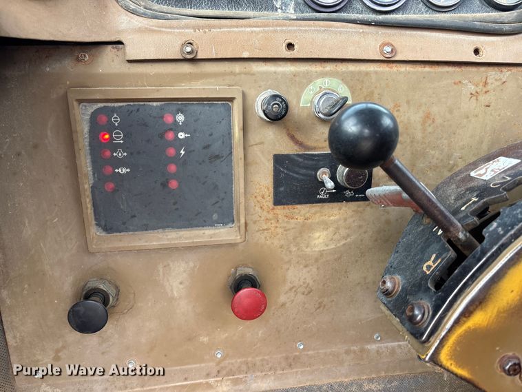 image for item FG1646 1988 Caterpillar 615C elevating scraper