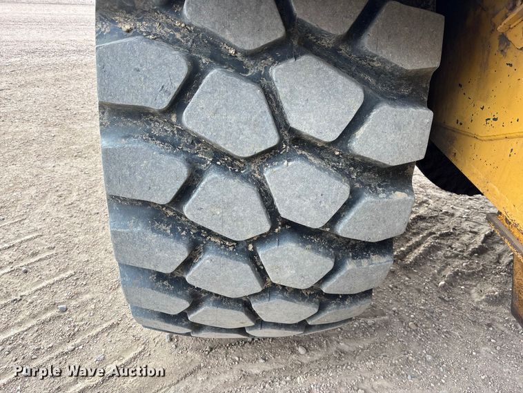 image for item FG1646 1988 Caterpillar 615C elevating scraper