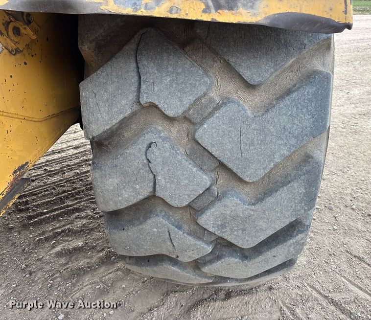 image for item FG1646 1988 Caterpillar 615C elevating scraper