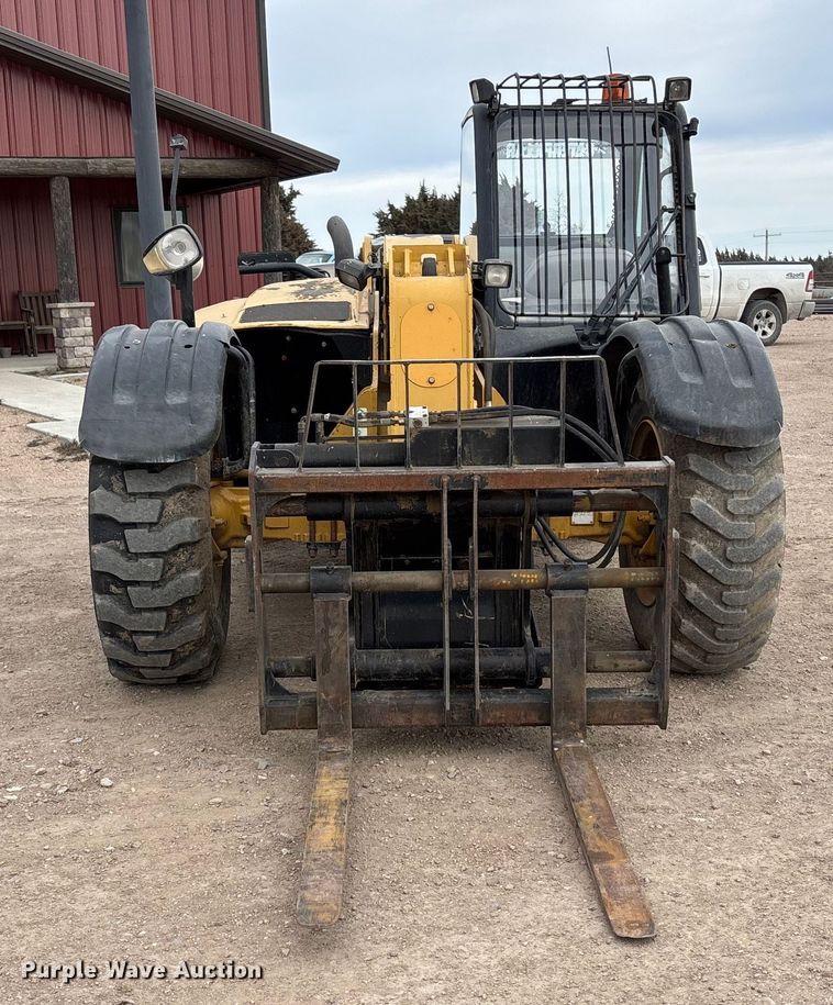 image for item FG1648 2005 Caterpillar TH220B telehandler