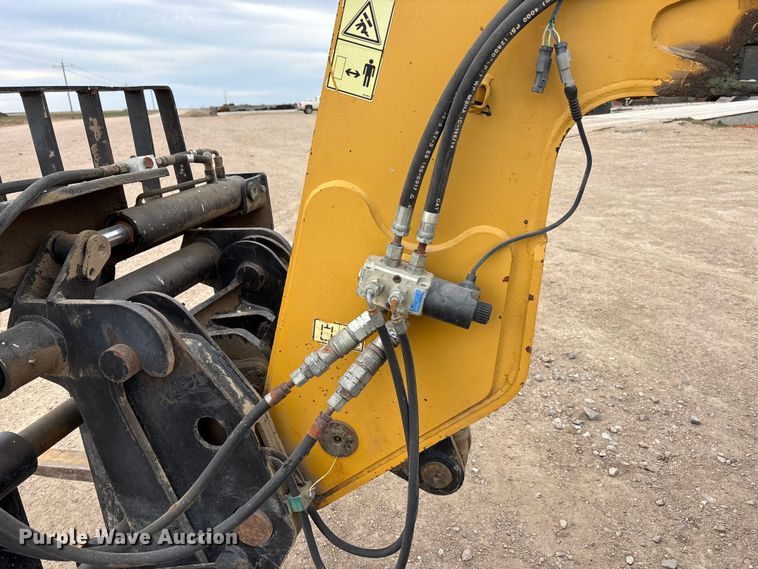 image for item FG1648 2005 Caterpillar TH220B telehandler