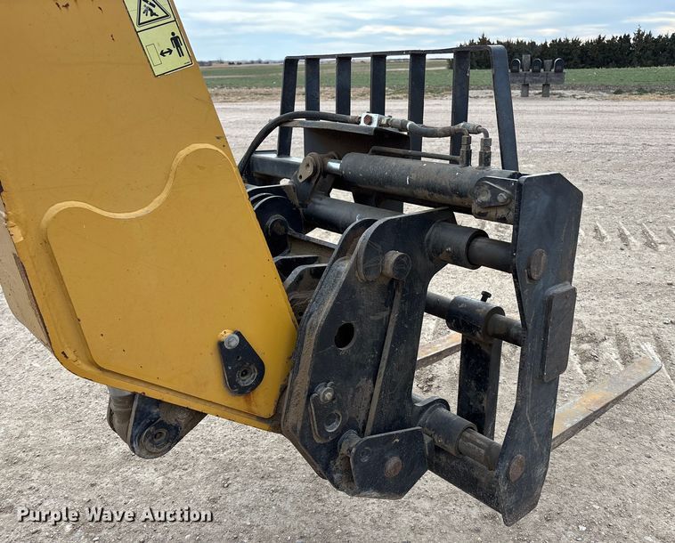 image for item FG1648 2005 Caterpillar TH220B telehandler