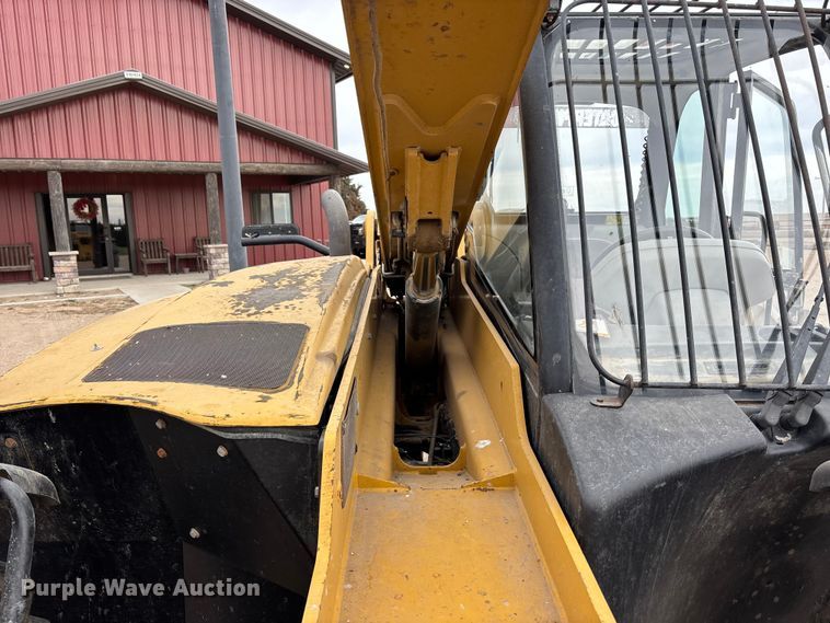 image for item FG1648 2005 Caterpillar TH220B telehandler