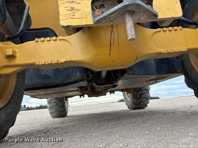 image for item FG1648 2005 Caterpillar TH220B telehandler