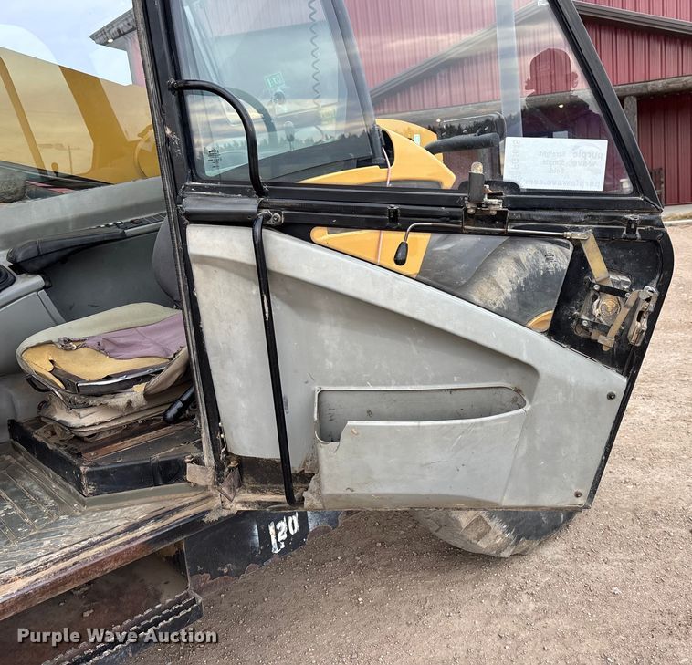 image for item FG1648 2005 Caterpillar TH220B telehandler