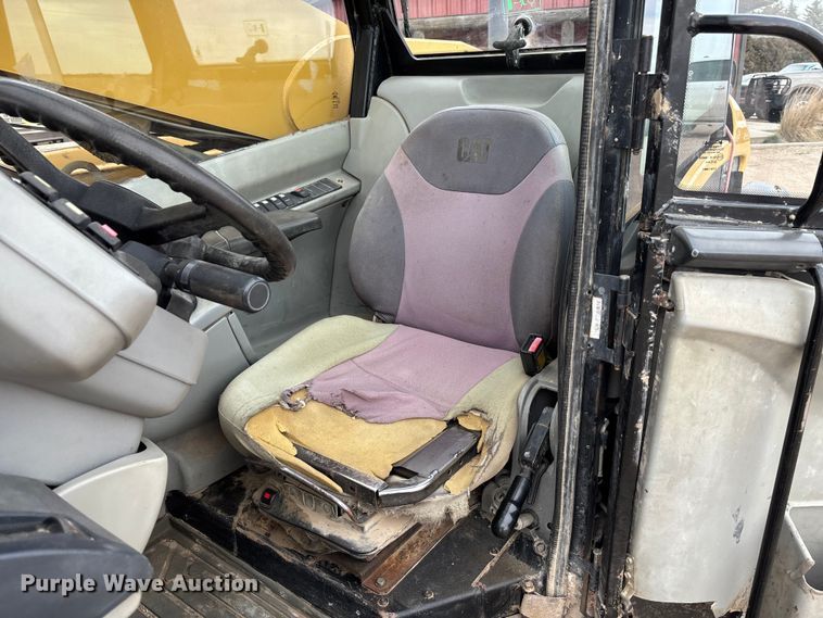 image for item FG1648 2005 Caterpillar TH220B telehandler