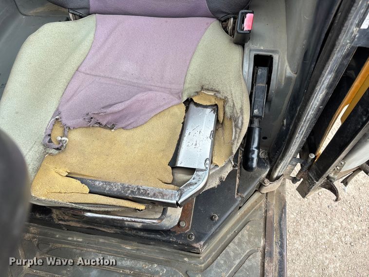 image for item FG1648 2005 Caterpillar TH220B telehandler